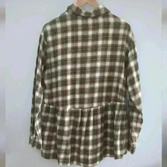 ARIZONA  JEAN CO. | Women's Olive/White/Tan Plaid Flannel Button Up Shirt - Picture 4 of 4